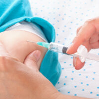 Una inyección protege a los bebés de la hospitalización por VRS, no se la ha relacionado con muertes