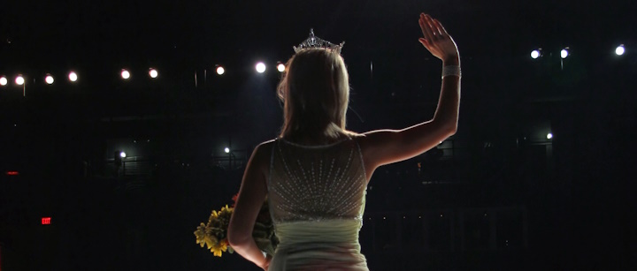 Miss Netherlands: Transgender model 'broke boundaries' with beauty pageant  win