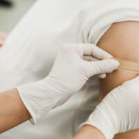 La vacunación contra el COVID-19 durante el embarazo es segura y tiene múltiples beneficios